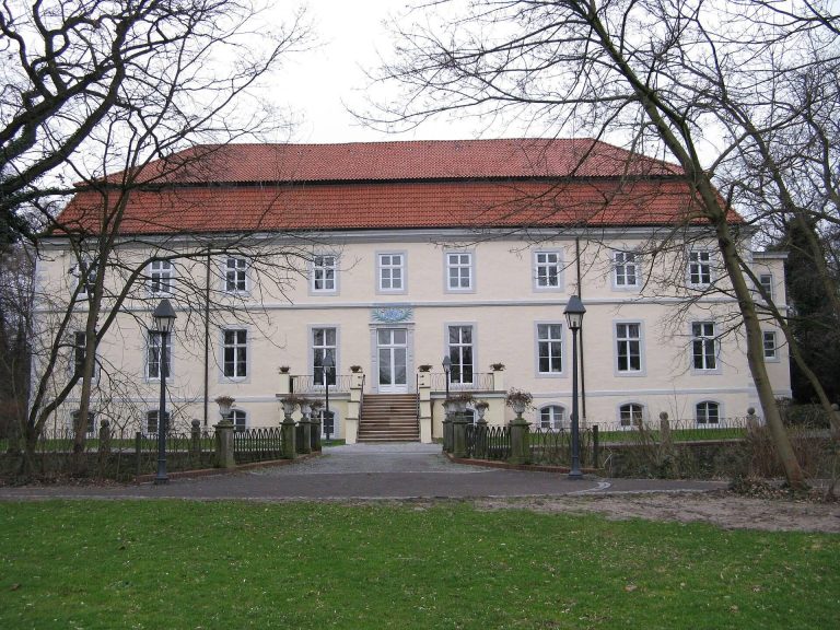 Schloss Ovelgönne: A Water Castle and Events Venue in Germany