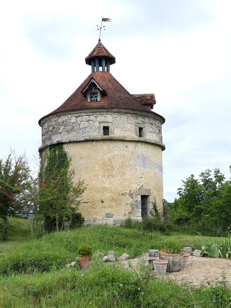 Château de Fréchou: A Medieval Fortified Residence in France 2 Château de Fréchou