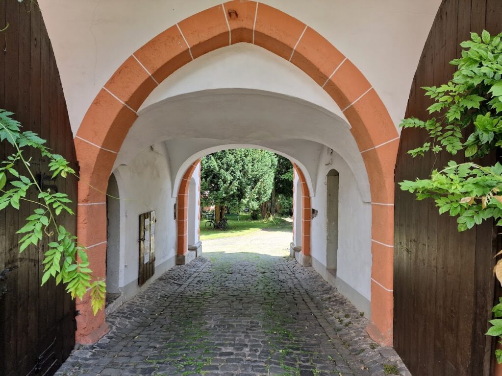 Schloss Hungen: A Castle Complex in Germany 4 Schloss Hungen
