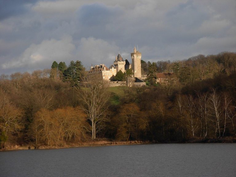 Château du Plessis: A Historic Residence in Blanzy, France