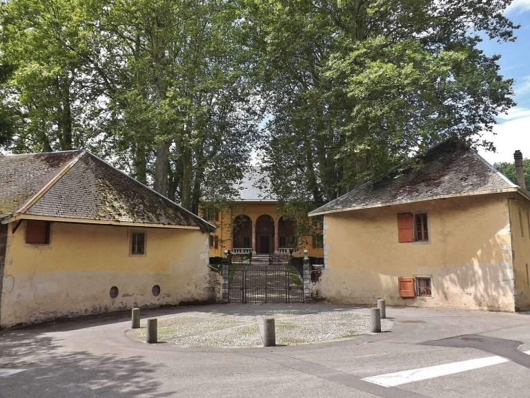 Château de Caramagne: A Historic Private Residence in Chambéry