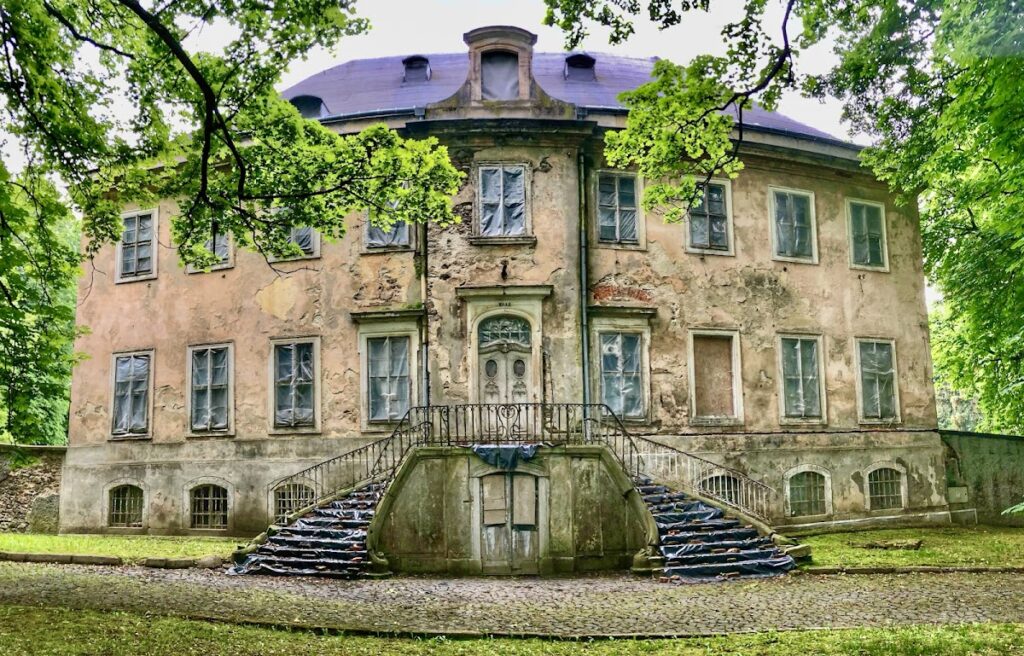 Palace in Pobiedna, Lower Silesian Voivodeship: An Eighteenth-Century Noble Residence 2 Palace in Pobiedna, Lower Silesian Voivodeship