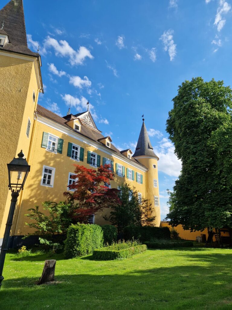 Mühldorf Castle: A Moated Castle and Manorial Estate in Austria