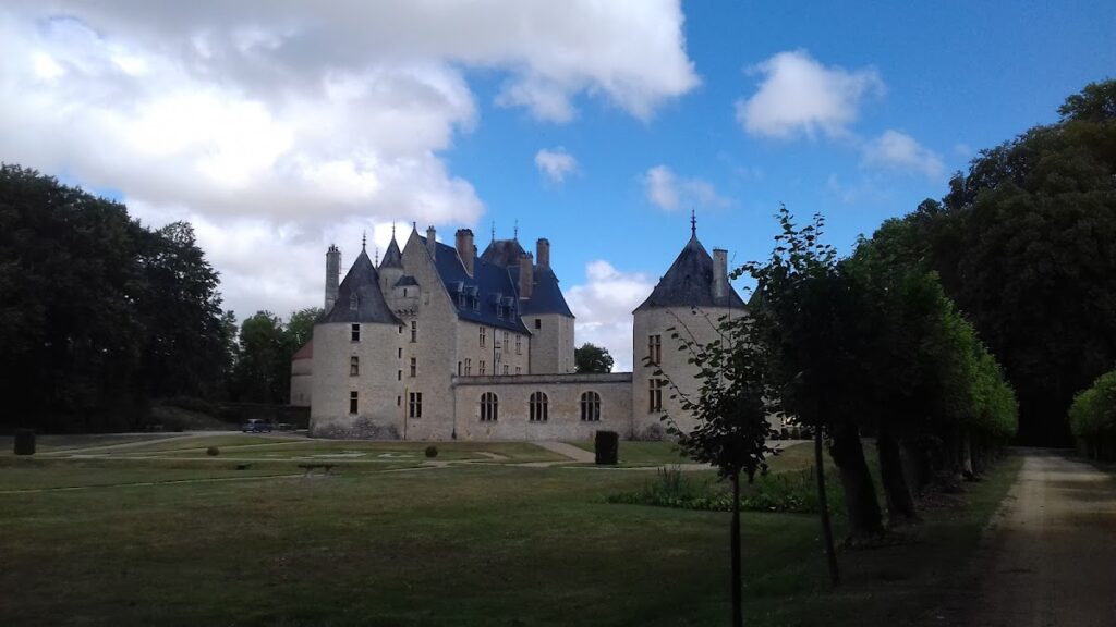 Maubranche Château: A French Classical Residence in France 2 château de Maubranche