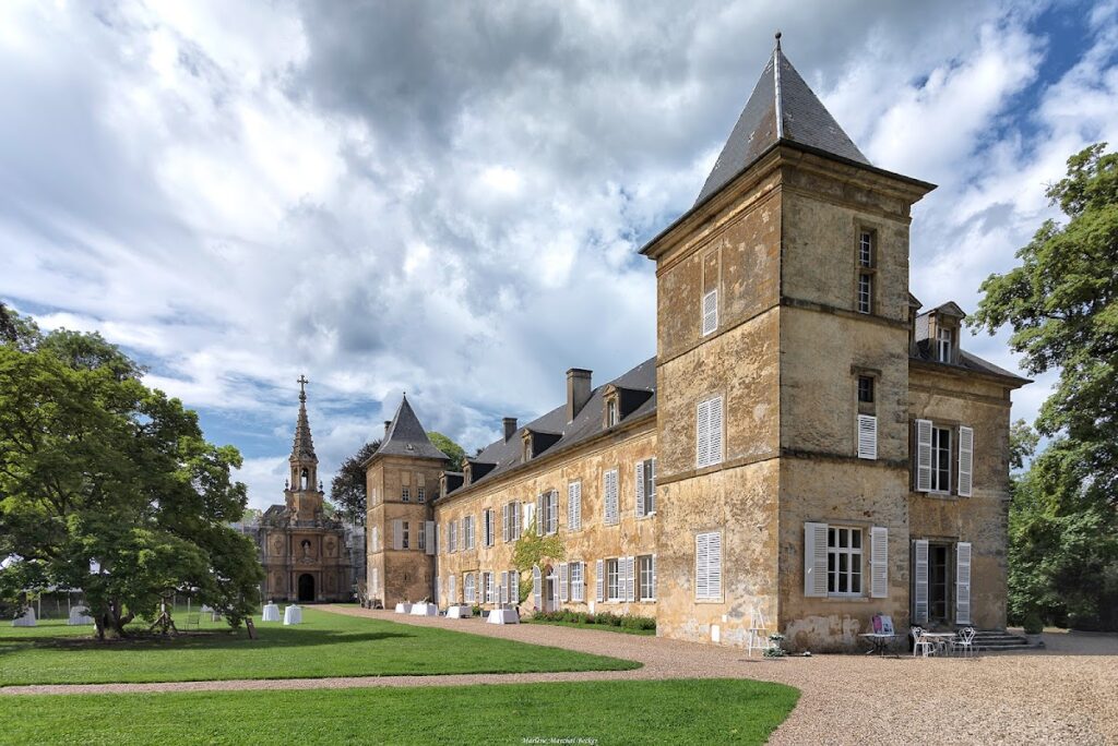 Preisch Château: A Fortified Historic Residence in France 2 Château de Preisch