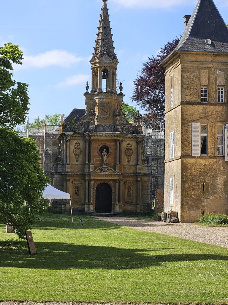 Preisch Château: A Fortified Historic Residence in France 5 Château de Preisch