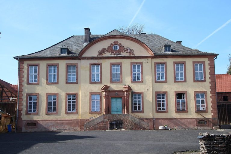 Schloss Elnhausen: A Baroque Palace Complex in Germany