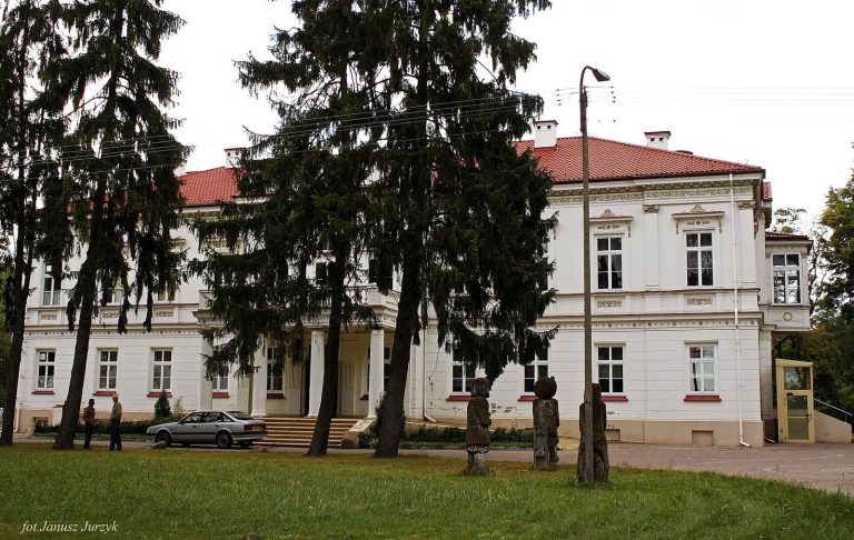 Palace in Stok Lacki-Folwark: A Neorenaissance Estate Residence in Poland