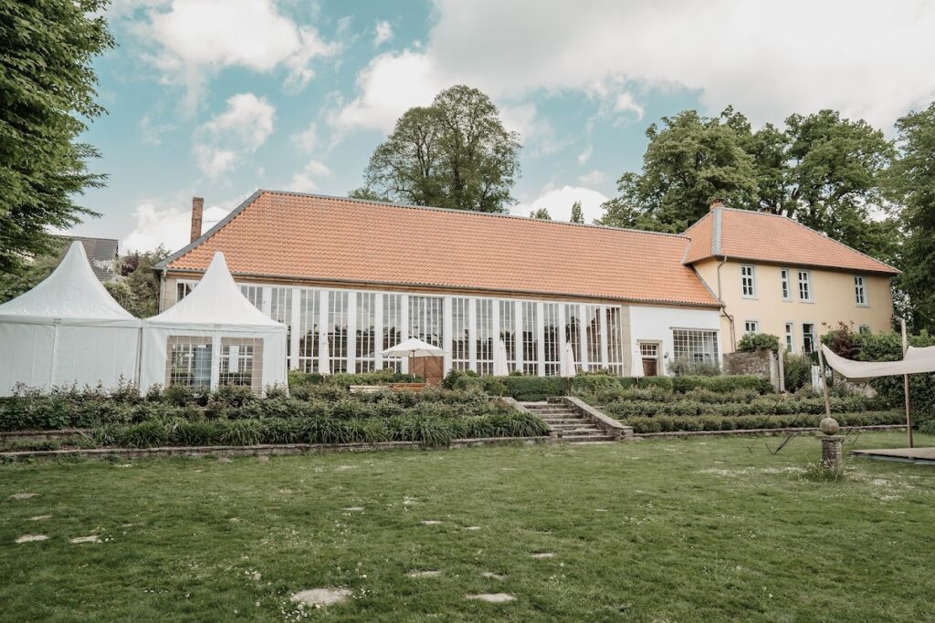 Gut Ostenwalde: A Late-Medieval Knightly Estate and Water Castle in Germany 3 Gut Ostenwalde