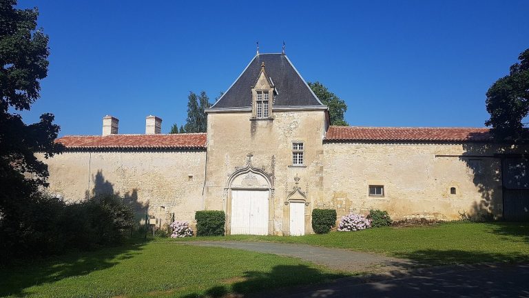 Château de Saint-Michel-le-Cloucq: A Renaissance Residential Manor in France