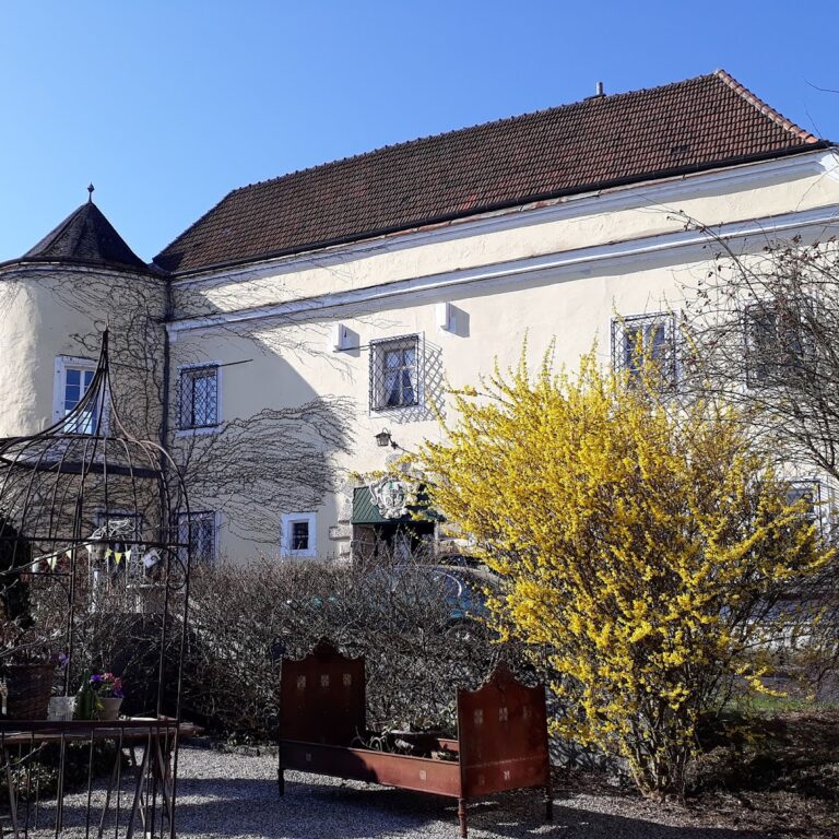 Schloss Mühlgrub: A Renaissance Castle in Pfarrkirchen bei Bad Hall, Austria