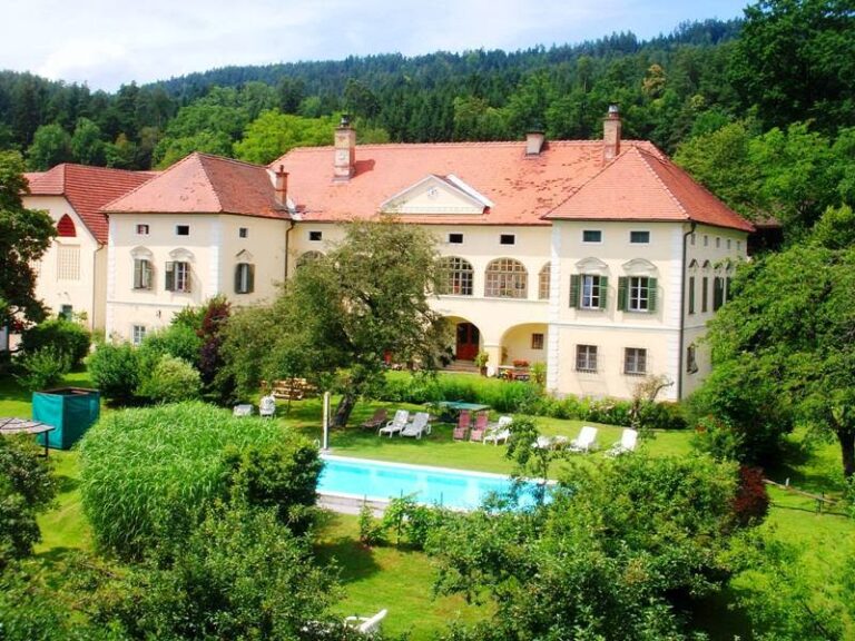 Schloss Gundersdorf: An Eighteenth-Century Manor House in Austria