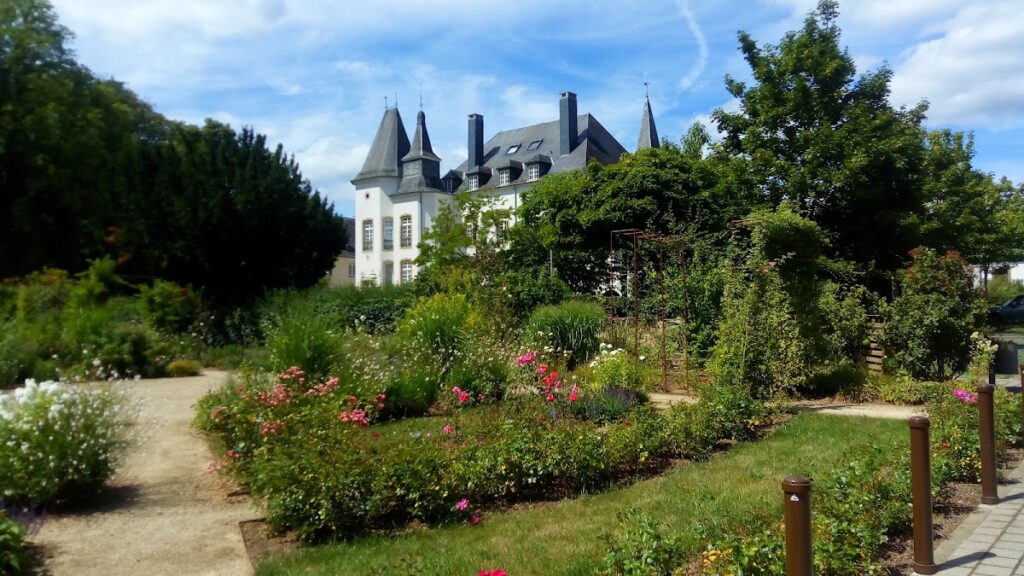 Munsbach Castle: A Baroque Manor and Former Educational Estate 2 Munsbach Castle