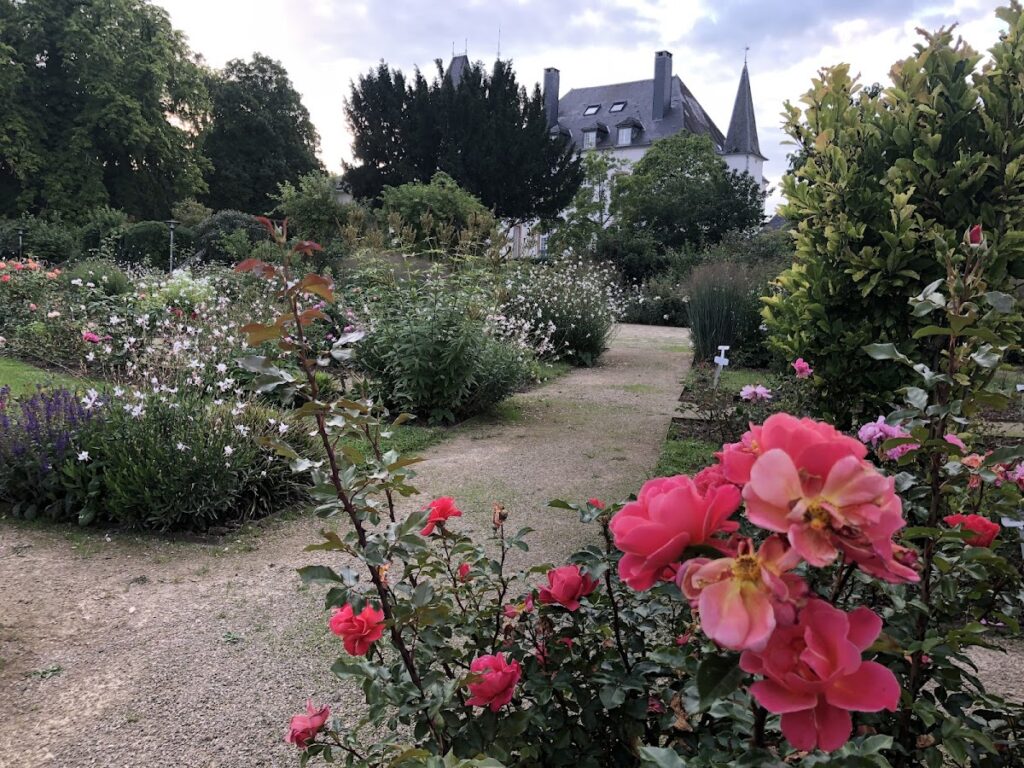 Munsbach Castle: A Baroque Manor and Former Educational Estate 4 Munsbach Castle