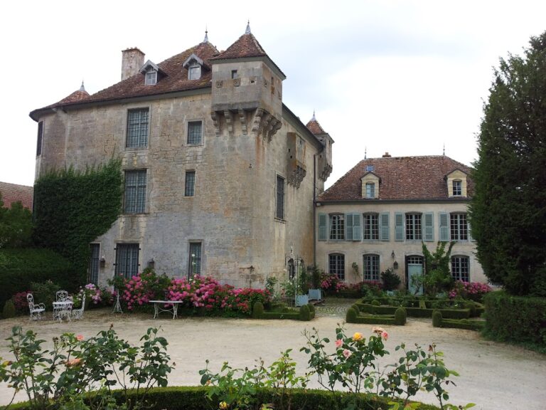 Boucq Castle: A Gothic Fortified House in France