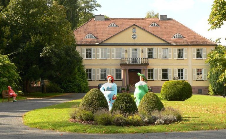 Schloss Zwesten: A Classicist Manor Estate in Germany