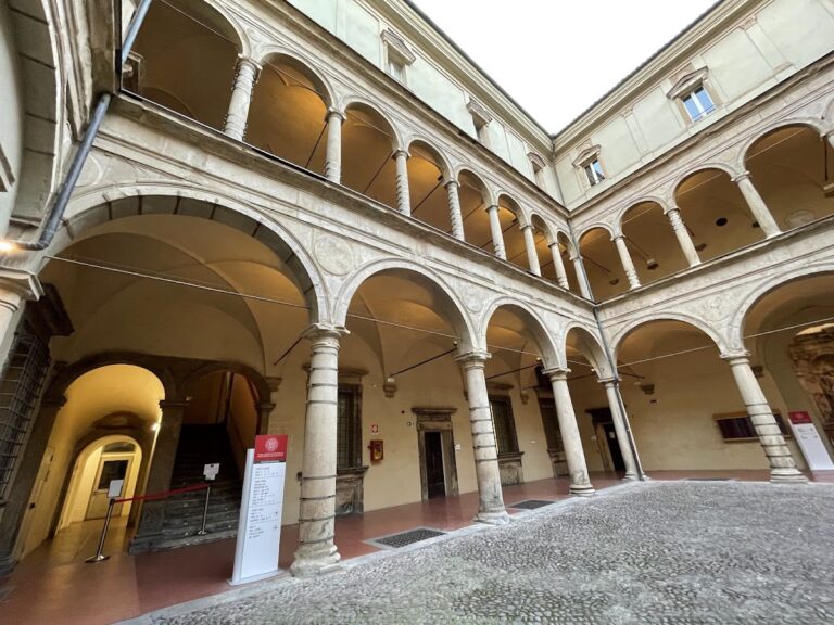 Palazzo Malvezzi Campeggi, Bologna: A Renaissance Palace and University Faculty