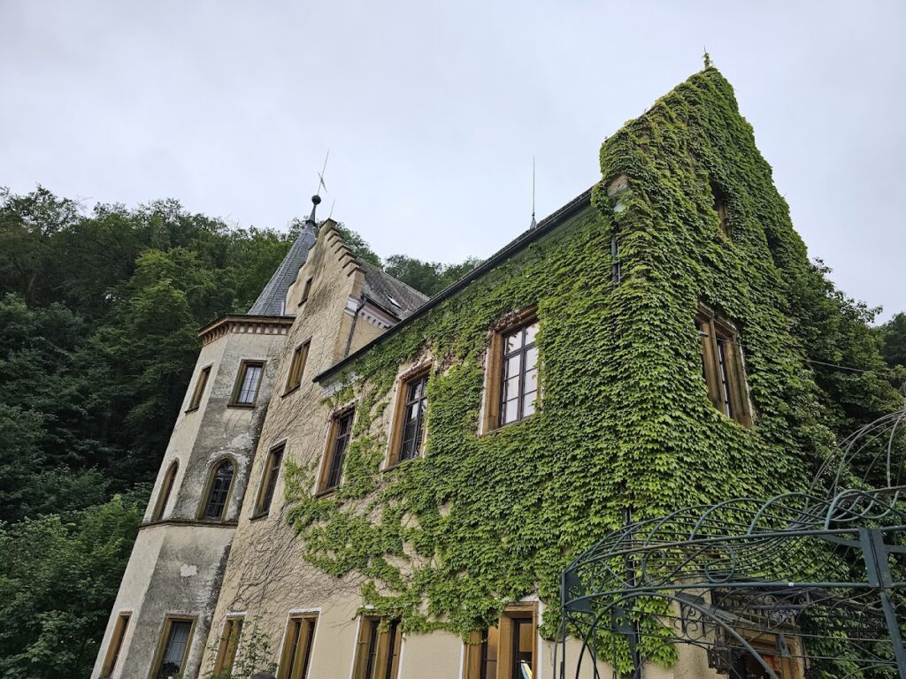 Schloss Weißenstein: Castle and Seat of the Lordship of Weißenstein 3 Schloss Weißenstein