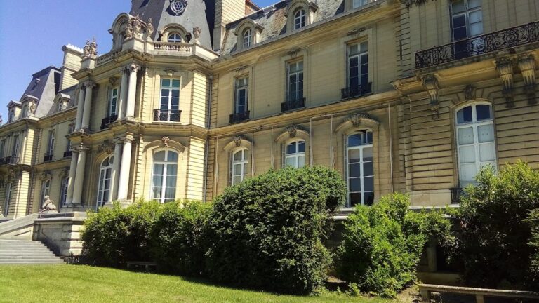 Château de Laversine: A Rothschild Estate and Educational Institution in France