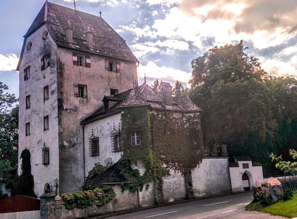 Schloss Schönwörth: A Late-Medieval Residential Tower in Austria 1 Schloss Schönwörth