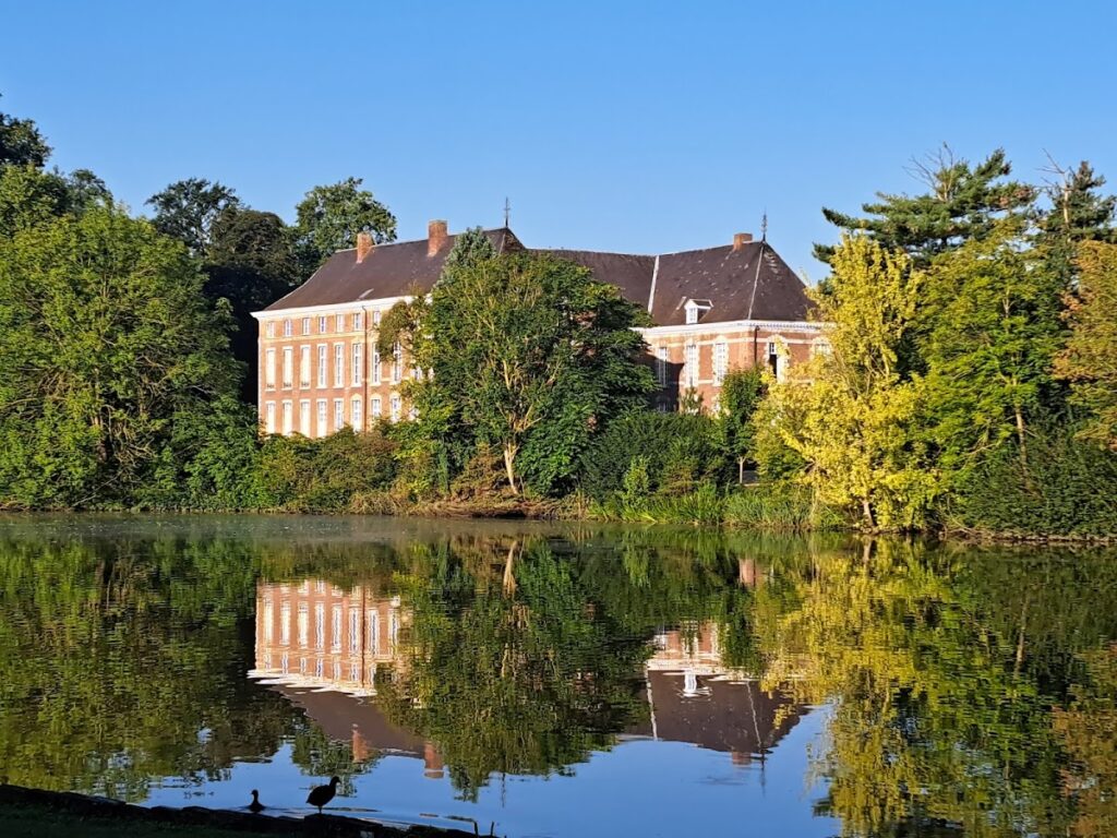 Kasteel van 's Herenelderen: A Moated Noble Residence in Belgium 2 Kasteel van 's Herenelderen