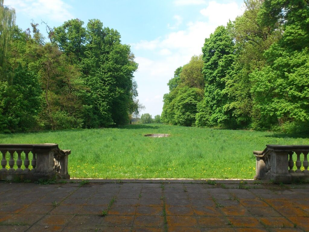 Klemensów Palace-and-Park Complex: A Zamoyski Family Residence in Poland 2 Zespół pałacowo-parkowy Klemensów-Park