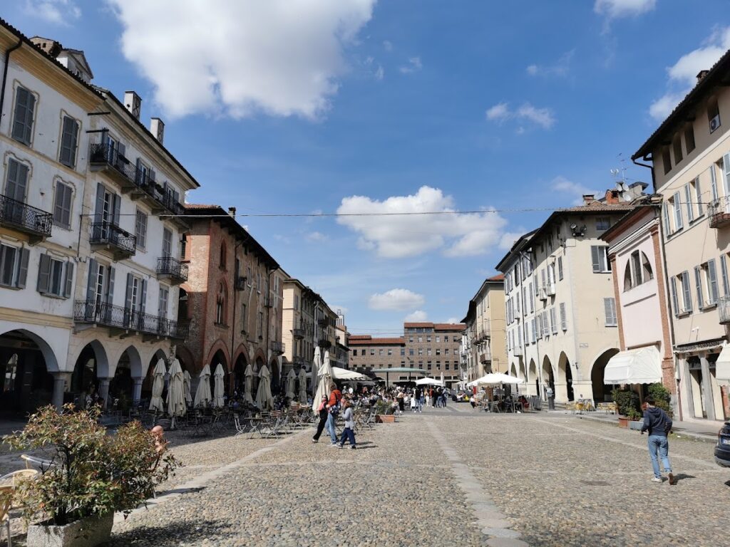 Palazzo dei Diversi: A Fourteenth-Century Civic and Commercial Building in Pavia 2 Palazzo dei Diversi