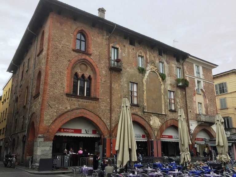 Palazzo dei Diversi: A Fourteenth-Century Civic and Commercial Building in Pavia