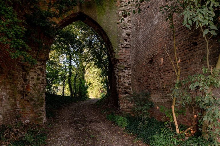 Castello di Castiglione Mantovano: A Medieval Defensive Fortress in Italy