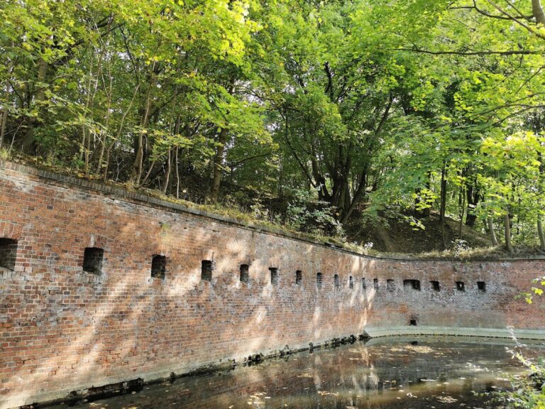 Fort Przyczółek Mostowy: A Historic Bridgehead Fort in Toruń, Poland