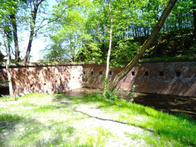 Fort Przyczółek Mostowy: A Historic Bridgehead Fort in Toruń, Poland
