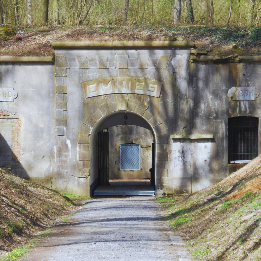 Fort d’Émines: A Belgian Fort of the Fortified Position of Namur 1 Fort d'Emines
