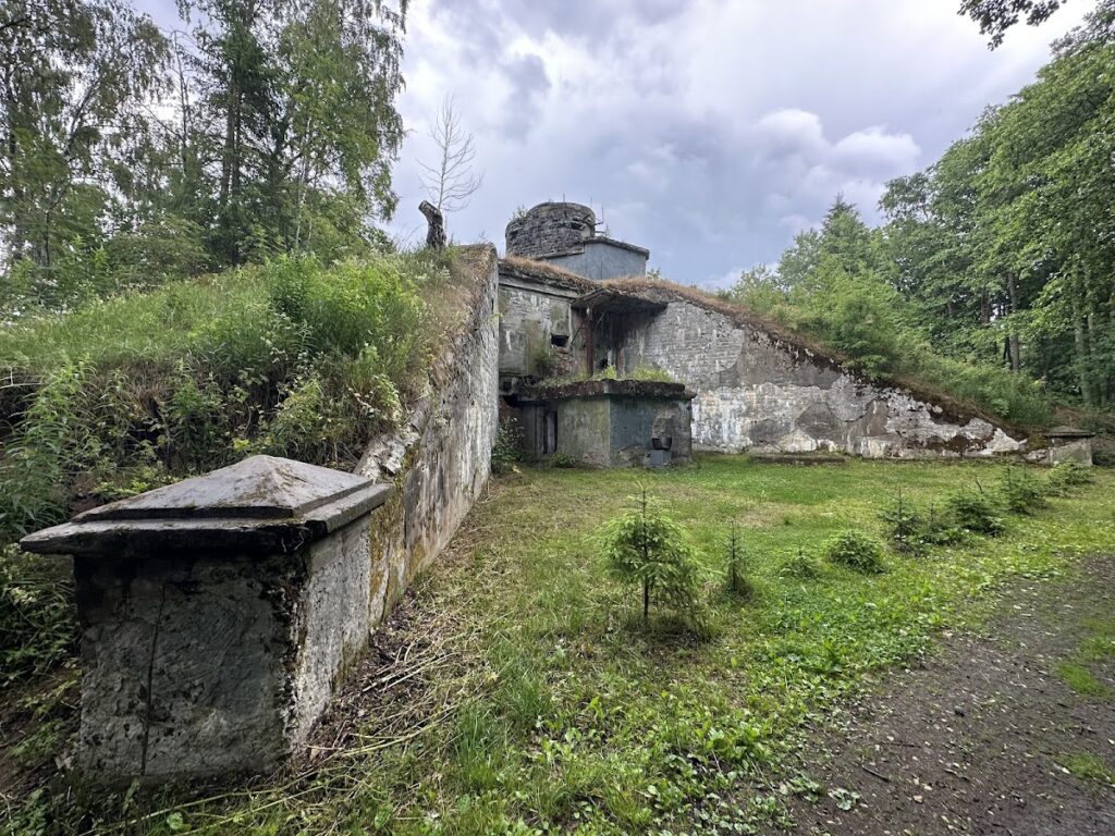 Seraya Loshad Fort: A Coastal Defence Battery in Russia 1 Seraya Loshad Fort