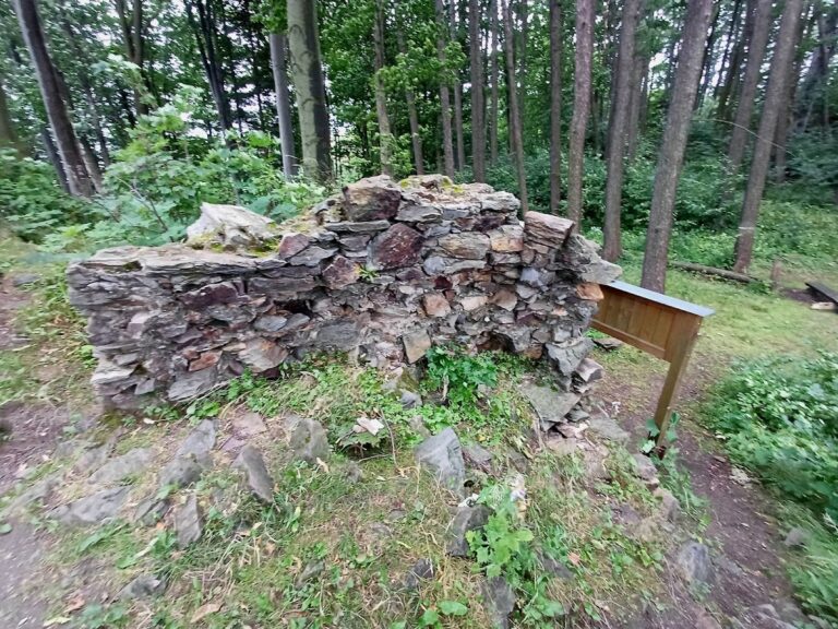 Edelštejn: A Medieval Border Castle in Czechia