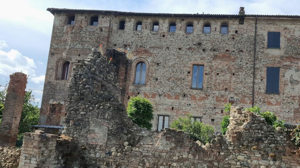 Baselica Castle: A Medieval Lowland Fortification in Italy 2 Baselica Castle