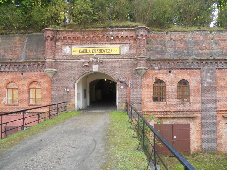 Fort XIII, Toruń: A late 19th-century artillery fort