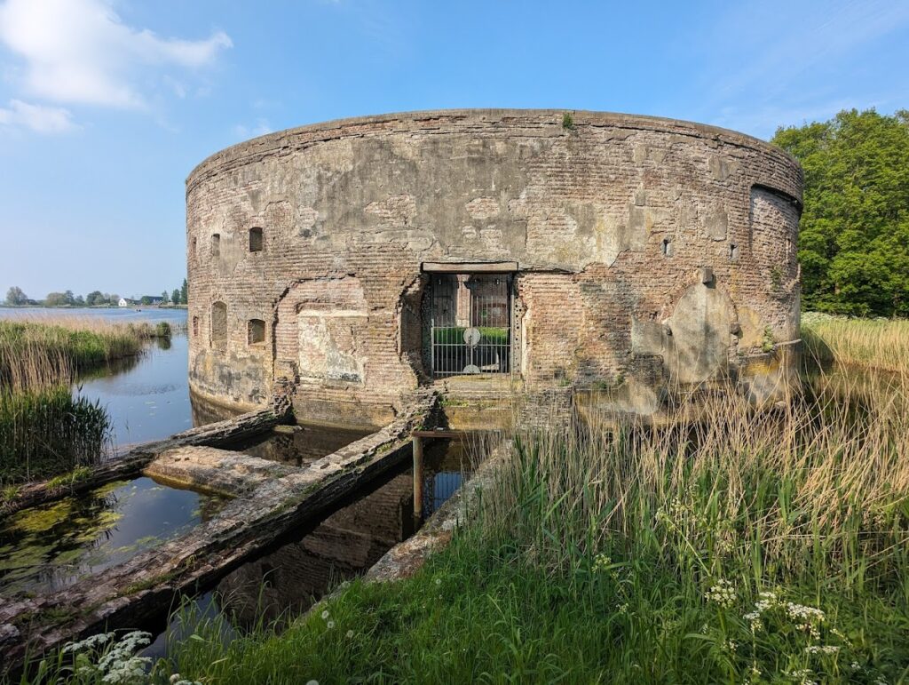 Fort Uitermeer: A Dutch Water-Line Fort near Weesp 1 Fort Uitermeer