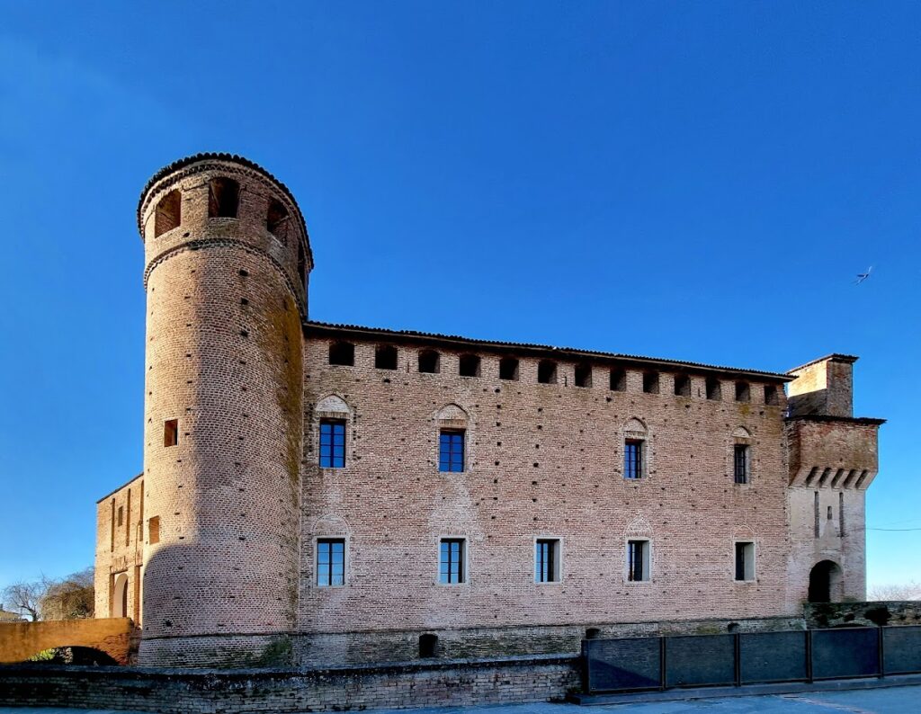 Castello di Calendasco: A Medieval Defensive Manor in Italy 2 Castello di Calendasco