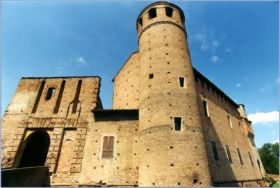 Castello di Calendasco: A Medieval Defensive Manor in Italy