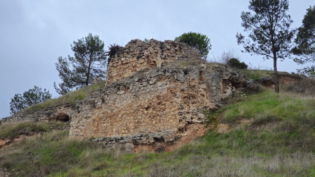 Castle of Castillo de Garcimuñoz: A Fifteenth-Century Castilian Fortress 1 Castle of Castillo de Garcimuñoz