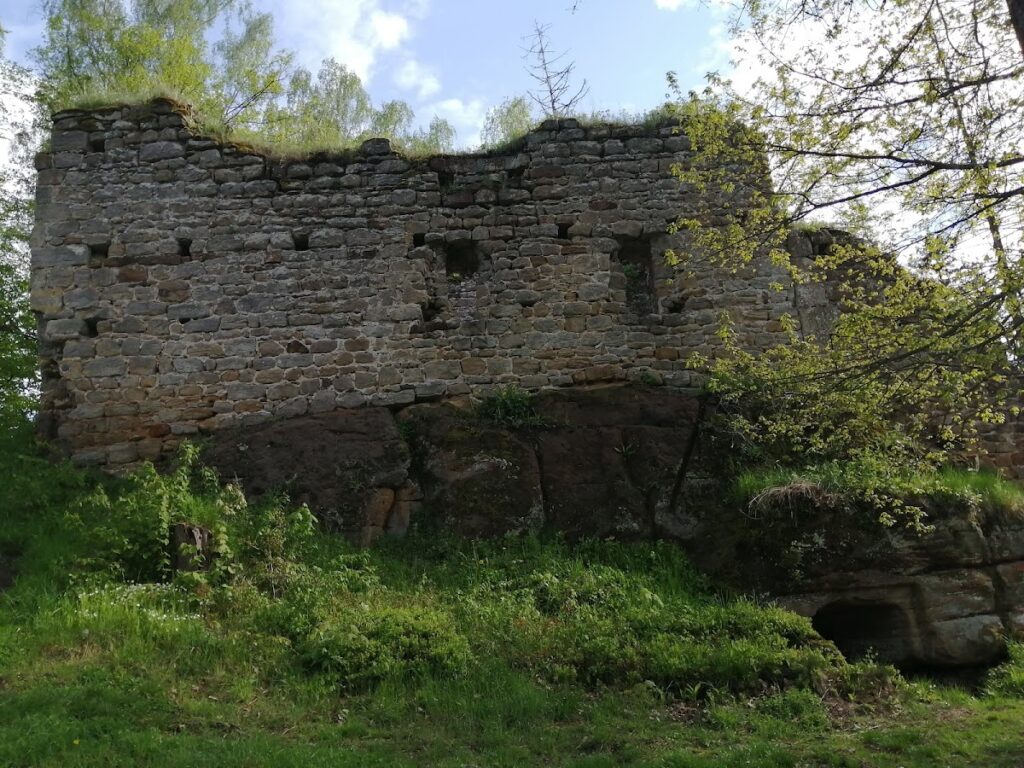 Chudý hrádek: A Ruined Medieval Castle in Czechia 1 Chudý hrádek
