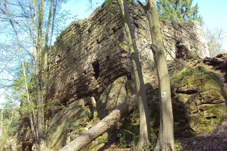 Chudý hrádek: A Ruined Medieval Castle in Czechia
