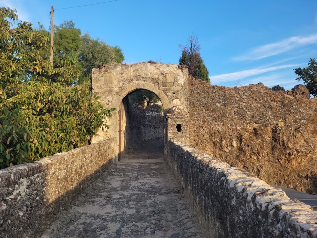 Fort São Roque: A Portuguese Frontier Fortification at Castelo de Vide 1 Fort São Roque