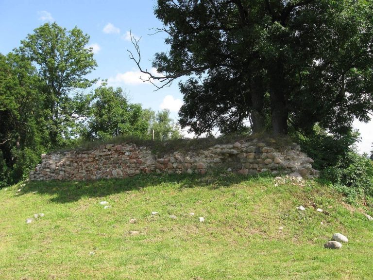 Dąbrówno Castle: A Teutonic Administrative Castle in Poland