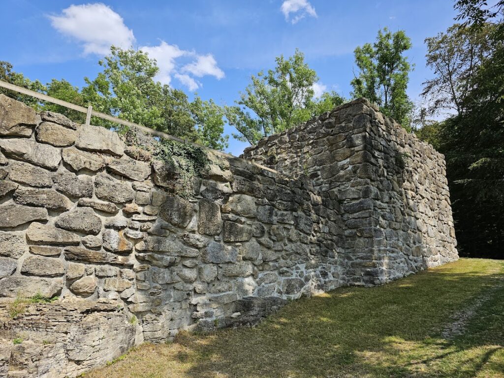 Bossonnens Castle: A Medieval Hilltop Fortress in Switzerland 2 Bossonnens Castle