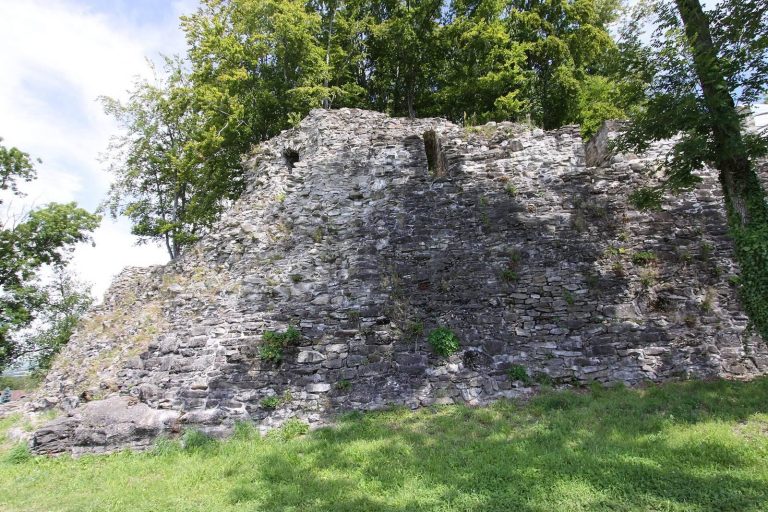 Bossonnens Castle: A Medieval Hilltop Fortress in Switzerland