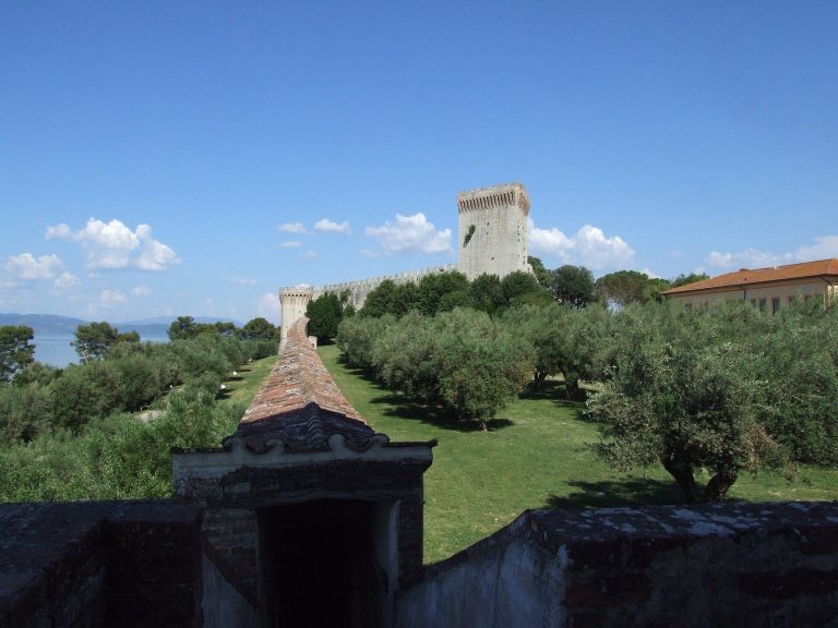 Rocca del Leone: Medieval Fortress on Lake Trasimeno