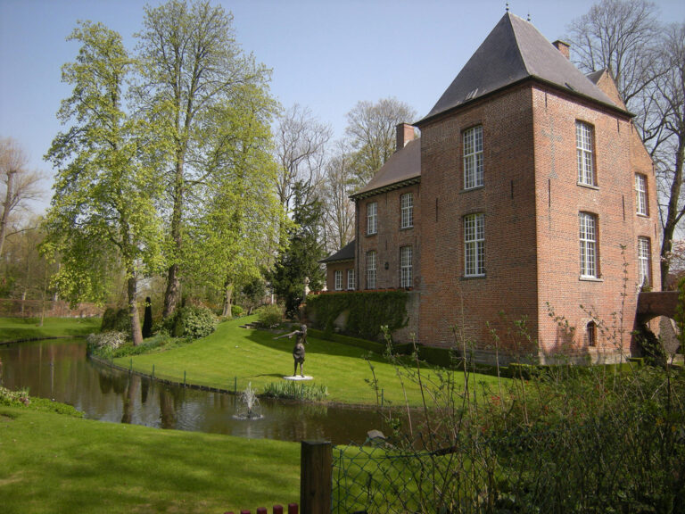 Kasteel van Moorsele: A Historic Moated Castle in Belgium