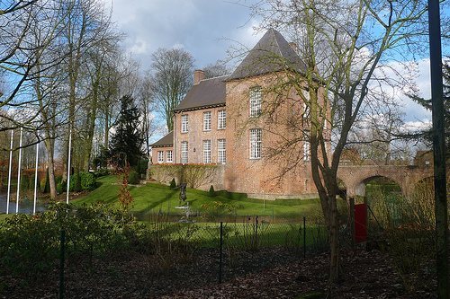 Kasteel van Moorsele: A Historic Moated Castle in Belgium