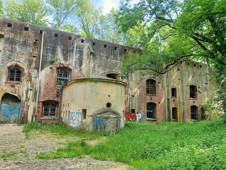 Fort 49a Dłubnia: A Late 19th-Century Armored Fort in Kraków